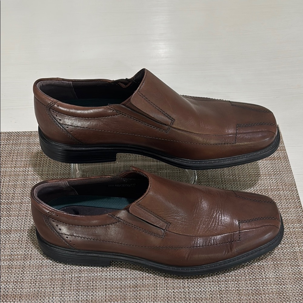 Clarks Leather Slip-On Loafers w/ rubber soles. Men's 10.5. Excellent condition.